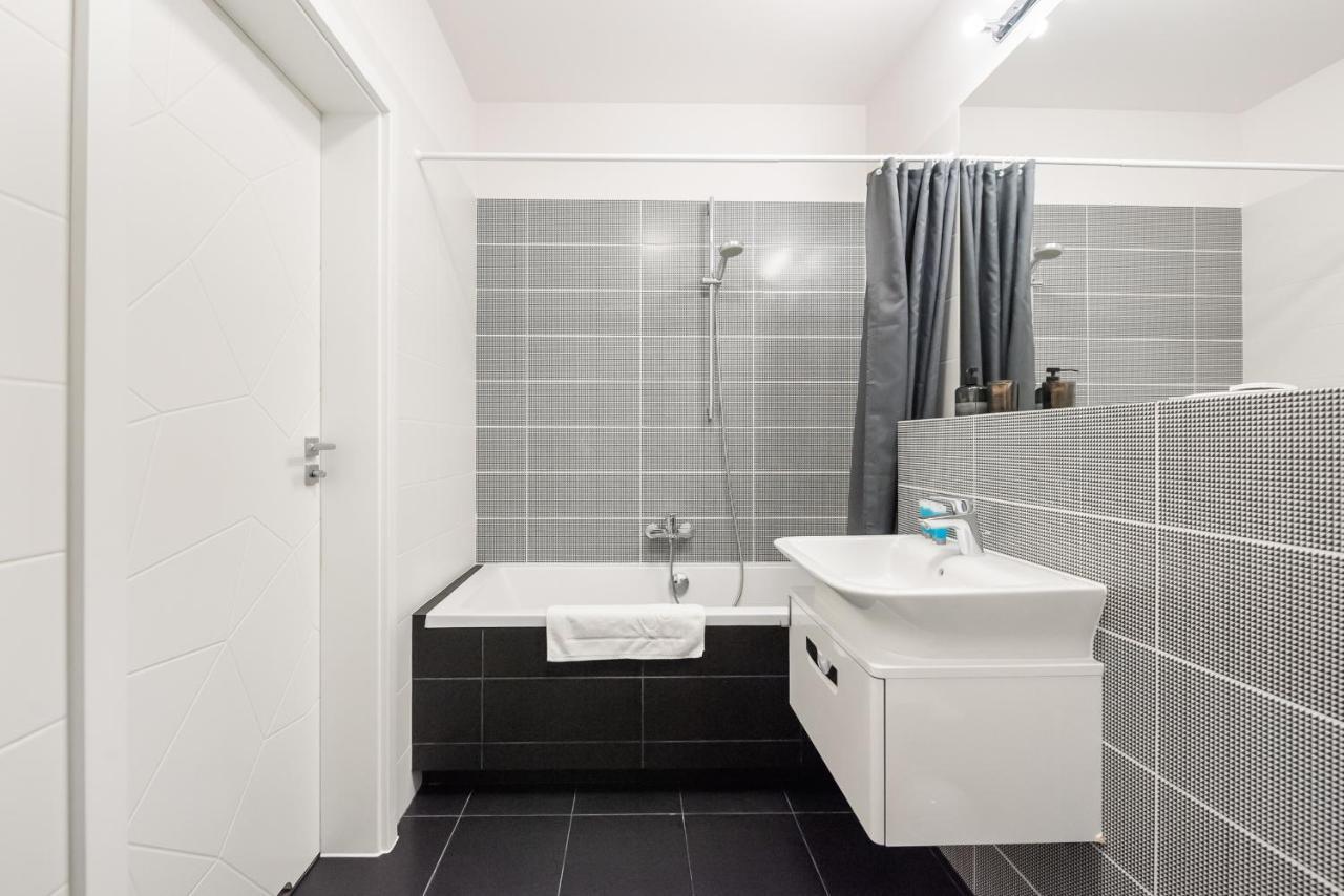 Metro Mlynow Silver Apartment Варшава Экстерьер фото